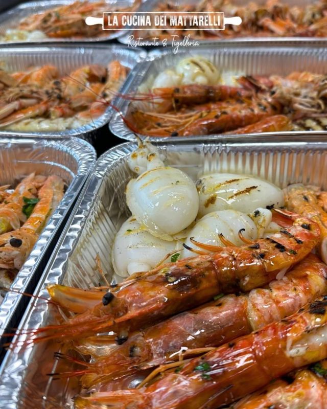 Altre grigliate in partenzaaaaaa!!!! 🦐🐟❤️
.
.
.
.
📞3492335063
📍Viale delle Fontanelle, 151, San Bonifacio VR

#dinner #cena #sanbonifacio #healthy #lacucinadeimattarelli #mangiarebene #instagood #foodblogger #food #fotobelle #messaggi #soave #caldiero #villabella #asporto #takeaway #pesce #grigliata #pescetariani #gamberoni