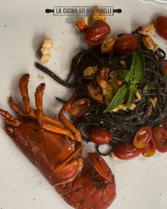Qualcuno un giorno disse: " La combinazione di pasta al dente e il sapore marino del nero di seppia, si fondono armoniosamente, creando un'esperienza straordinaria".

Noi pensiamo abbia assolutamente ragione!!😂😂
.
.
.
.
📞3492335063
📍Viale delle Fontanelle, 151, San Bonifacio VR

#dinner #cena #sanbonifacio #healthy #lacucinadeimattarelli #mangiarebene #instagood #foodblogger #food #fotobelle #messaggi #soave #caldiero #villabella #spaghettineri #nero #spaghetti #primo #mare #pesce #saporedimare
