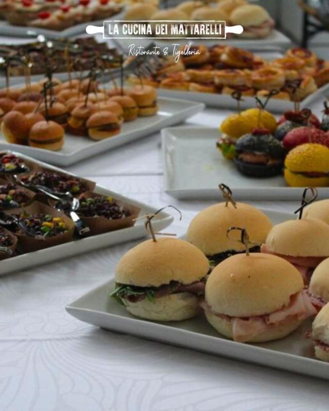 Vi abbiamo mai detto che possiamo organizzare anche catering??
Voi pensate a divertirvi, noi vi prepariamo la cena, la carichiamo in macchina e vi serviamo a domicilio!!
Più di così....😉
.
.
.
.
📞3492335063
📍Viale delle Fontanelle, 151, San Bonifacio VR

#dinner #cena #sanbonifacio #healthy #lacucinadeimattarelli #mangiarebene #instagood #foodblogger #food #fotobelle #messaggi #soave #caldiero #villabella #eventi #laurea #compleanno #catering #domicilio #acasa