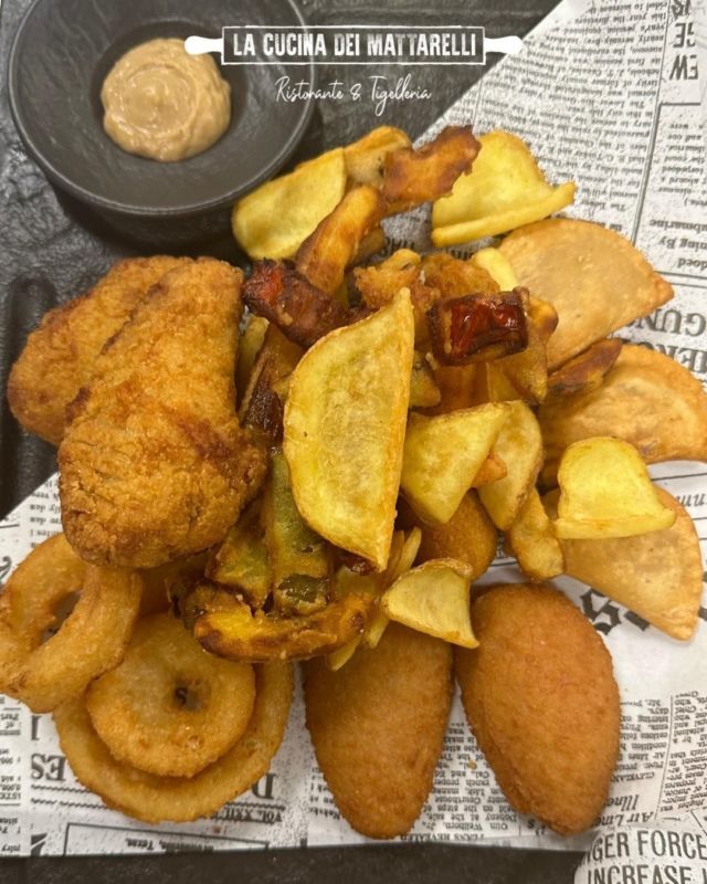 Stuzzichini in arrivo!! 😋😋
Preferite con salsa o senza??
.
.
.
.
📞3492335063
📍Viale delle Fontanelle, 151, San Bonifacio VR

#dinner #cena #sanbonifacio #healthy #lacucinadeimattarelli #mangiarebene #instagood #foodblogger #food #fotobelle #messaggi #soave #caldiero #villabella #fritto #stuzzichini #frittura #antipasti
