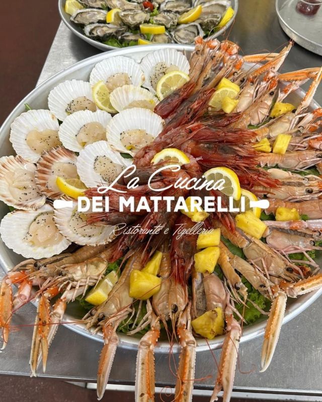 😋😋😍
.
.
.
.
📞3492335063
📍Viale delle Fontanelle, 151, San Bonifacio VR

#dinner #cena #sanbonifacio #lacucinadeimattarelli #mangiarebene #instagood #foodblogger #food #fotobelle #messaggi #soave #caldiero #villabella #healty #pescecrudo #scampi #tonno #ostriche #capesante #crudodimare