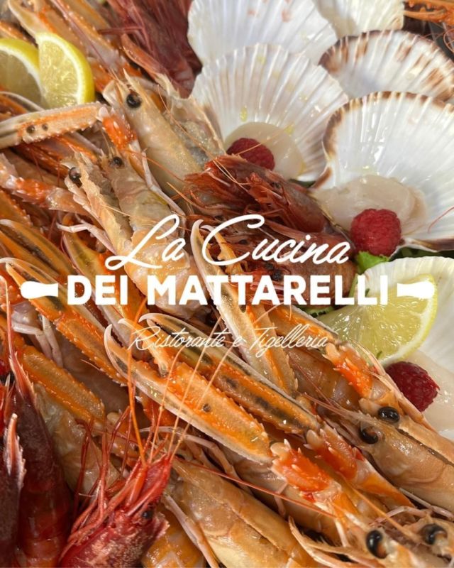 C'è chi a ferragosto fa la griglia, e chi li mangia crudi 😋😋😍
.
.
.
.
📞3492335063
📍Viale delle Fontanelle, 151, San Bonifacio VR

#lacucinadeimattarelli #mangiarebene #soave #caldiero #villabella #healty #pescecrudo #scampi #tonno #ostriche #capesante #crudodimare